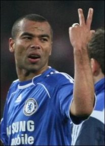 ashley_cole-v-sign2